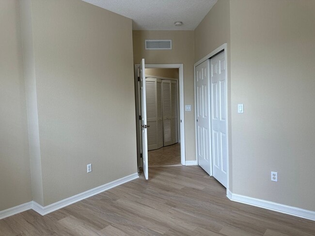 Building Photo - Lakeside at Lakes of Windermere, 3rd Floor...