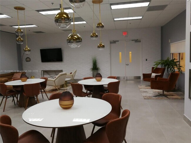 Building Photo - 1200 Brickell Bay Dr