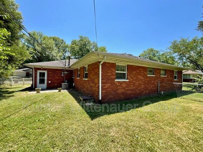 Building Photo - 1715 Menard Dr