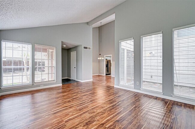 Building Photo - 7983 Kendalia Dr