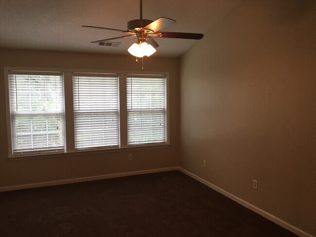 Building Photo - 1671 Heyford Cir NW