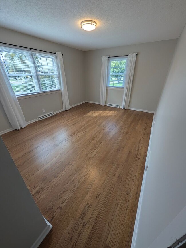 Building Photo - 1216 Robin Dr