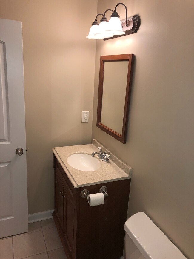 Building Photo - 3/2 Ranch w/ Large 2 Car Garage and Fenced in Backyard on Private Cul-De-Sac!