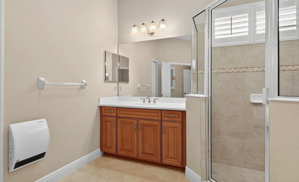 Building Photo - 10812 Trophy Dr