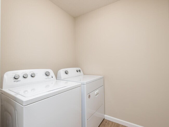 Building Photo - 580 SE 4th Ave