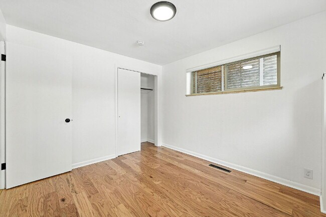 Building Photo - Great Property in the DU area!