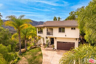 Building Photo - 2529 Topanga Skyline Dr