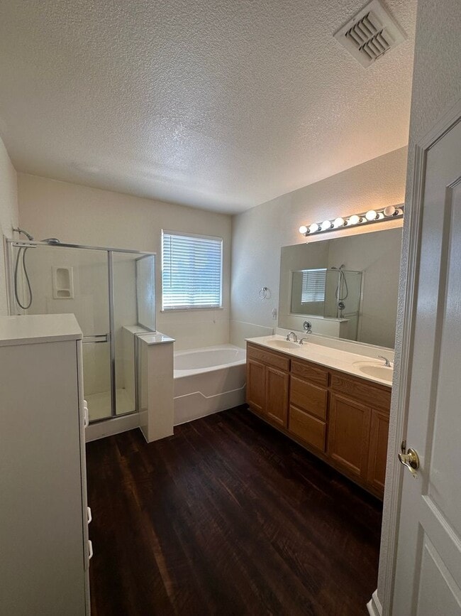 Building Photo - STUNNING!!!  Gorgeous Home In Connor Estates