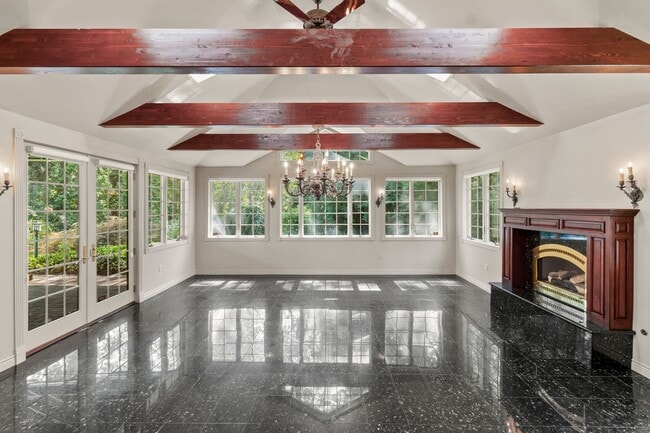 Building Photo - "Experience Luxury Living: Expansive 4-Bedroom Retreat Estate with Scenic Views and Elegant Finis...