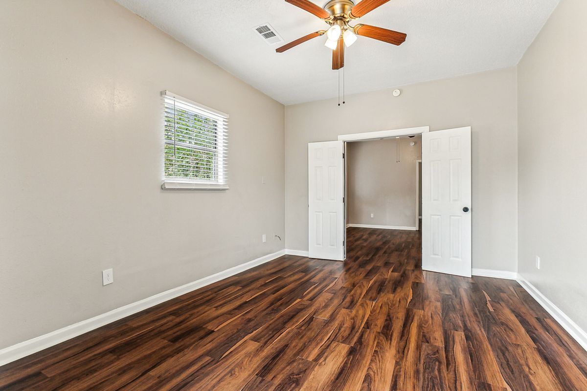 Building Photo - 2562 N Galvez St