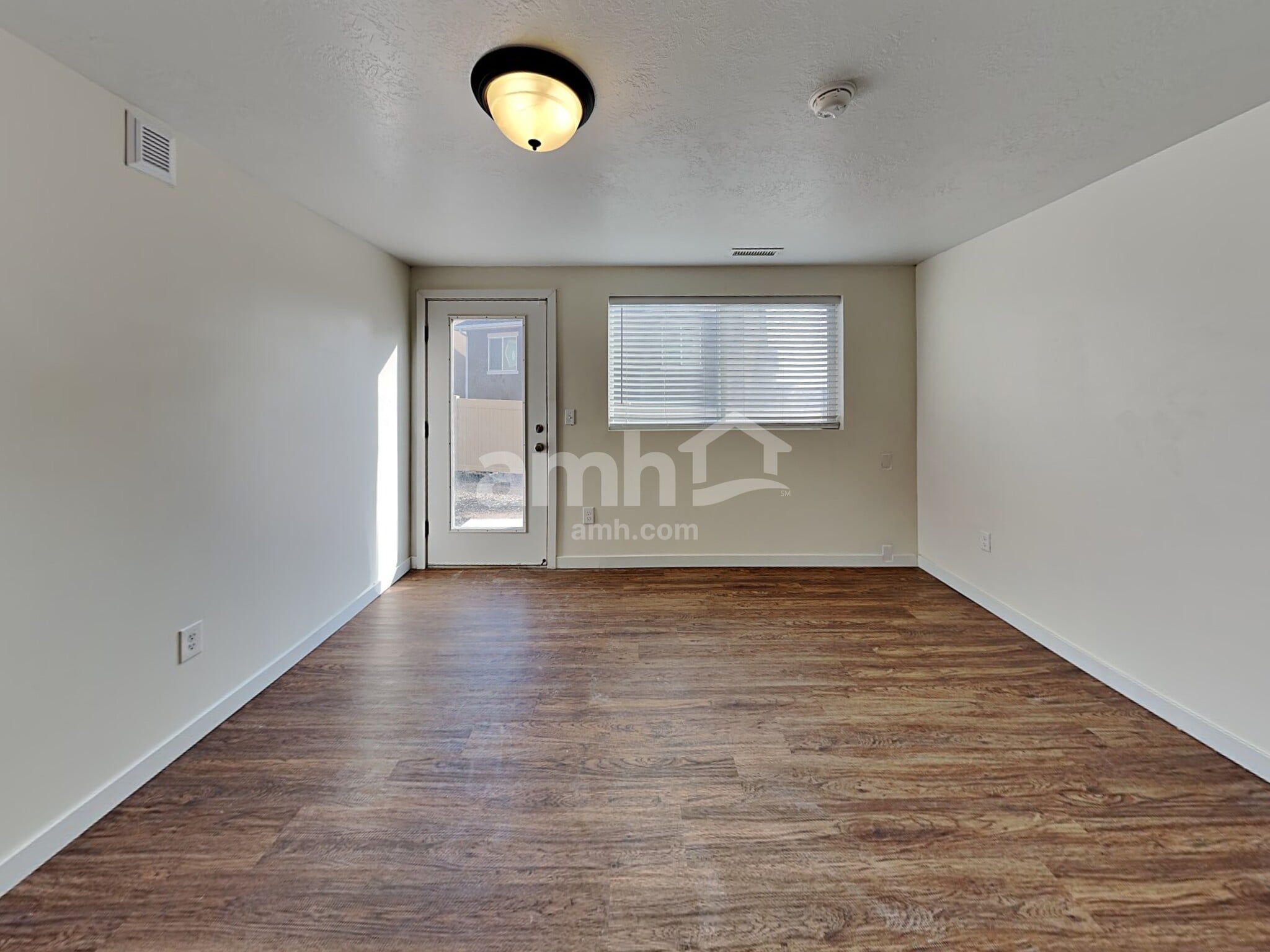 Building Photo - 317 W Willow Creek Dr