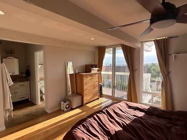Building Photo - Luxurious Carlsbad Townhome with Ocean Views