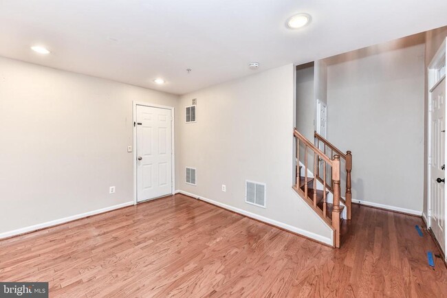 Building Photo - 3845 Eisenhower Ave