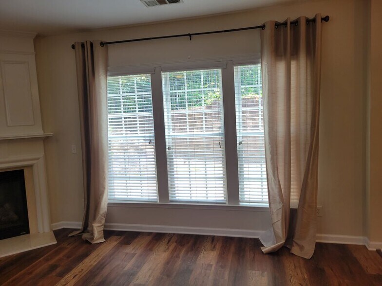 Building Photo - 105 Finchley Dr