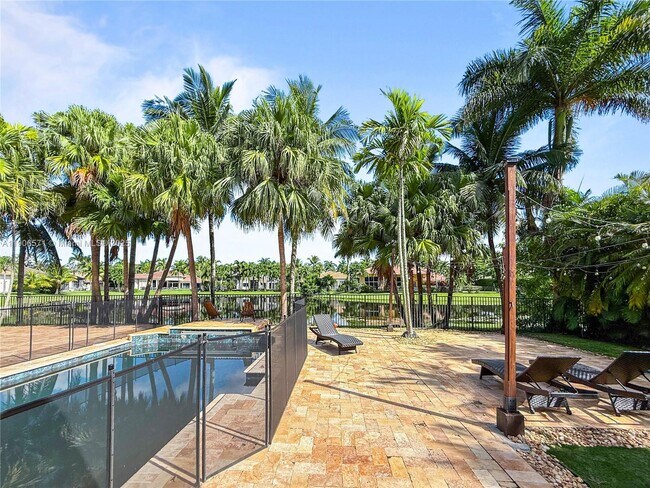 Building Photo - 2514 Poinciana Dr