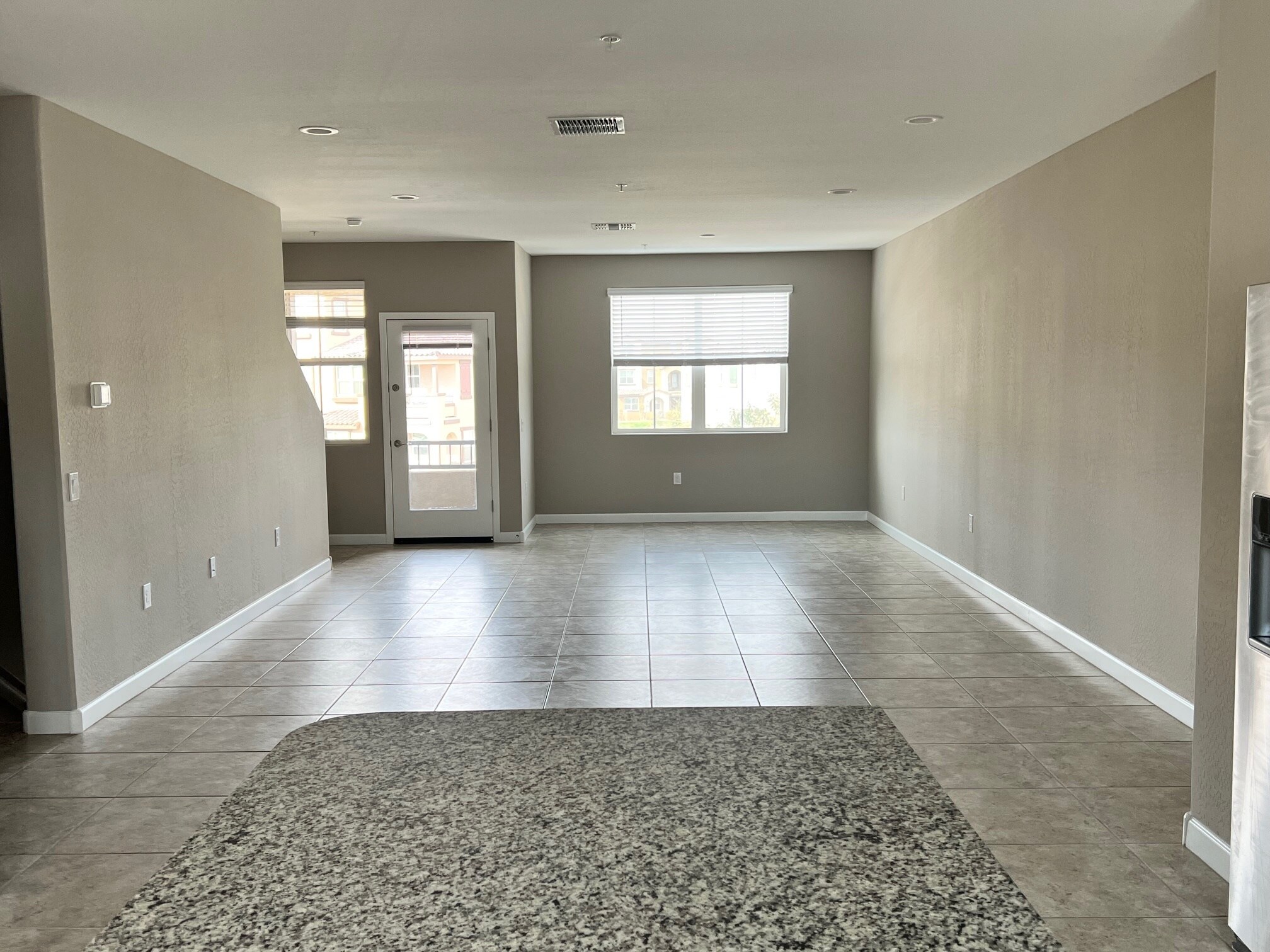 Building Photo - 1255 N Arizona Ave