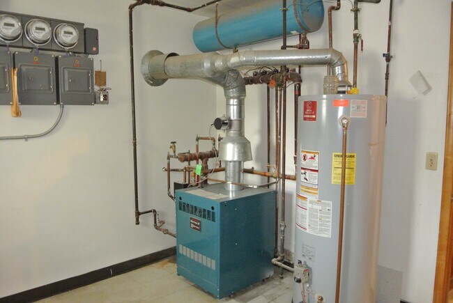 Building Photo - 101 18th Ave SW