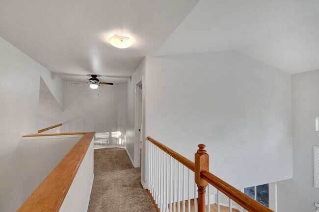 Building Photo - Stunning home on Millstream for rent!