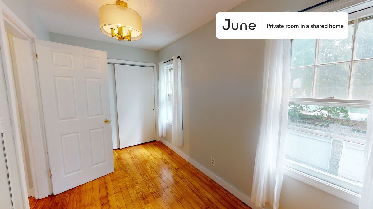 Building Photo - Room in Shared 4 bed/1 bath home