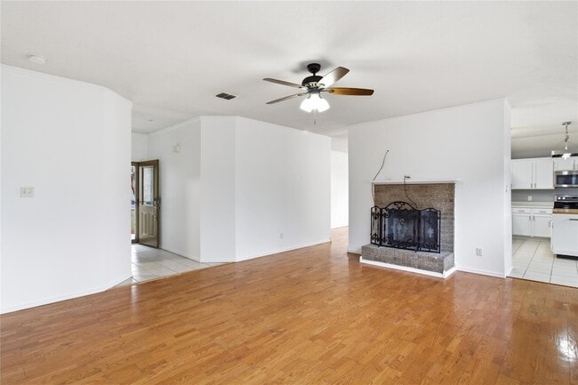 Building Photo - 120 Mule Deer Ct