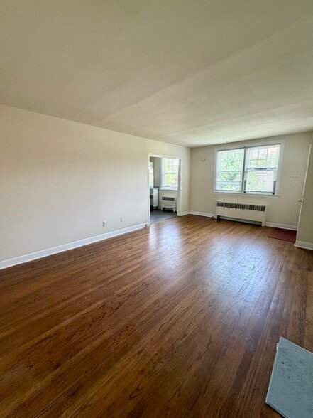 Lots of Light - 112 Fairfield Ln