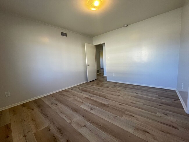 Building Photo - Welcome to Your New Home in West Hills- 4b...