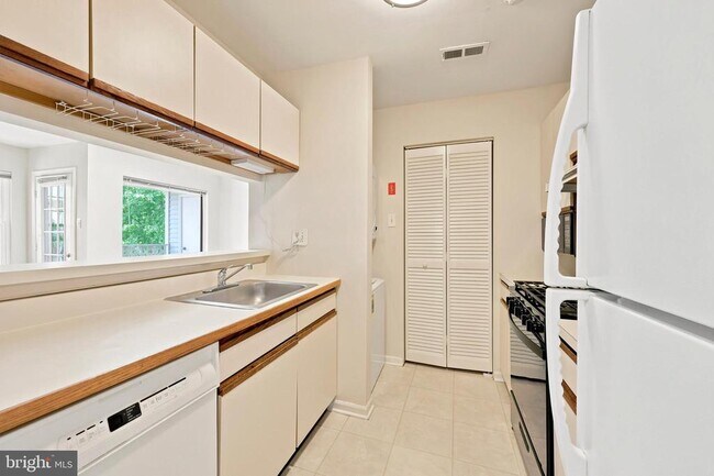 Building Photo - 502 Diamond Dr