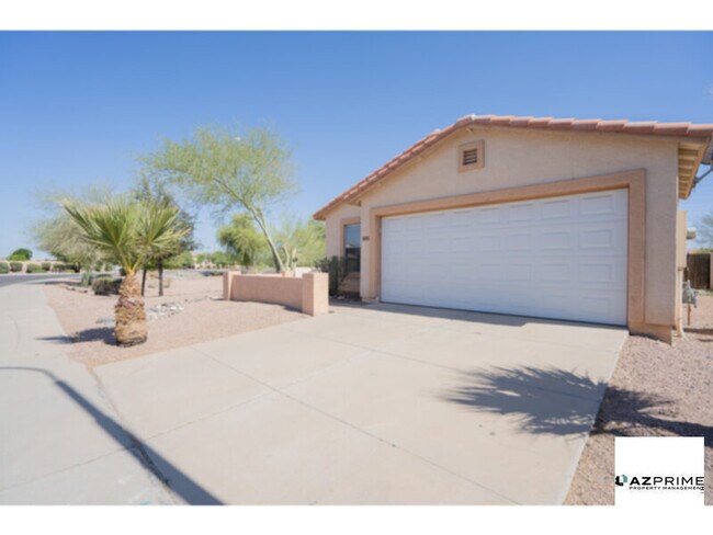Primary Photo - Exceptional 3/2 Phoenix Home with Oversize...