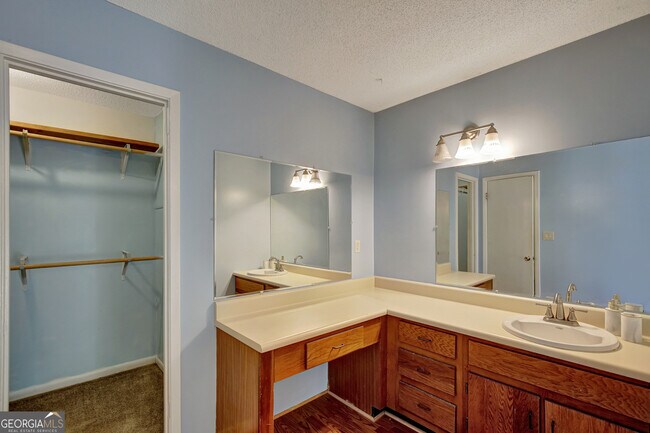 Building Photo - 100 Quail Run