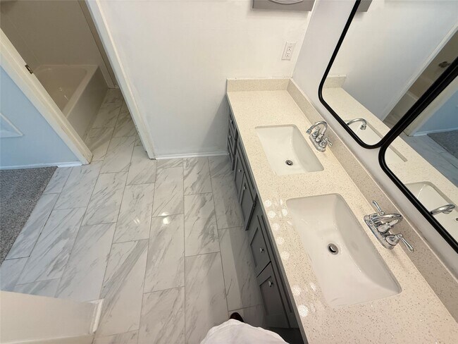 Building Photo - 5005 Georgi Ln