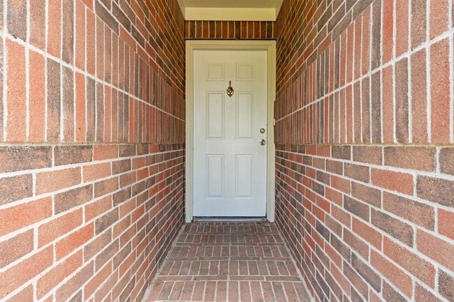 Building Photo - 5041 Willow Point Dr