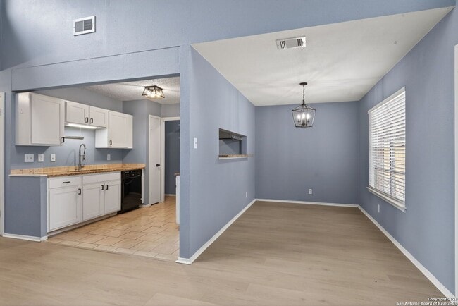 Building Photo - 2415 Moss Terrace