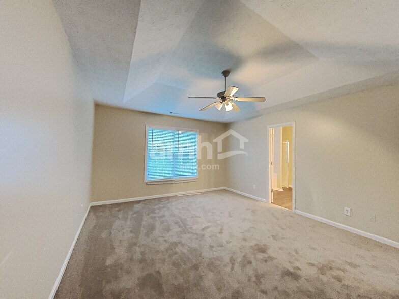 Building Photo - 1500 Chalet Cir