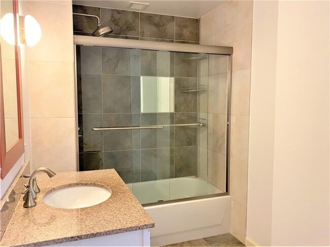 Building Photo - 1 S Astor St