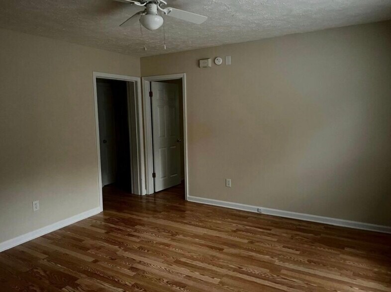 Building Photo - 111 Sunset Dr