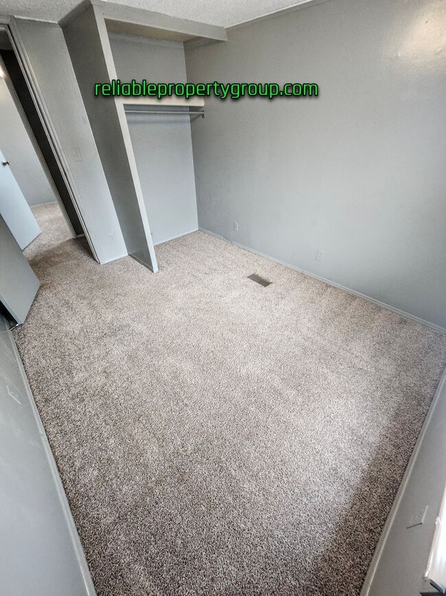 Building Photo - New Listing!!