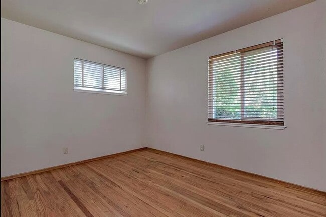 Building Photo - Fantastic 3 Bed 2 Bath Home Available Now!