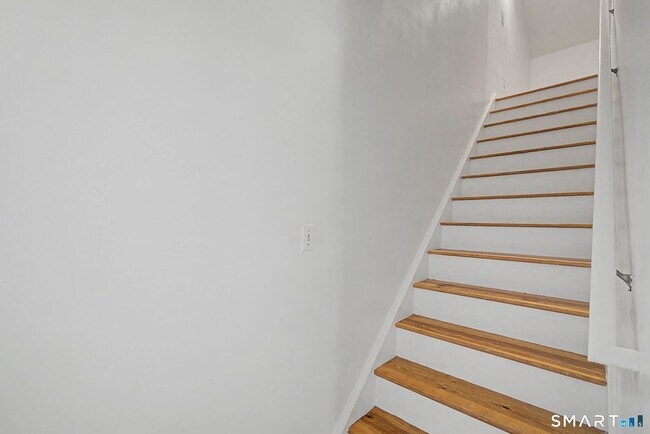 Building Photo - 7 Dean St