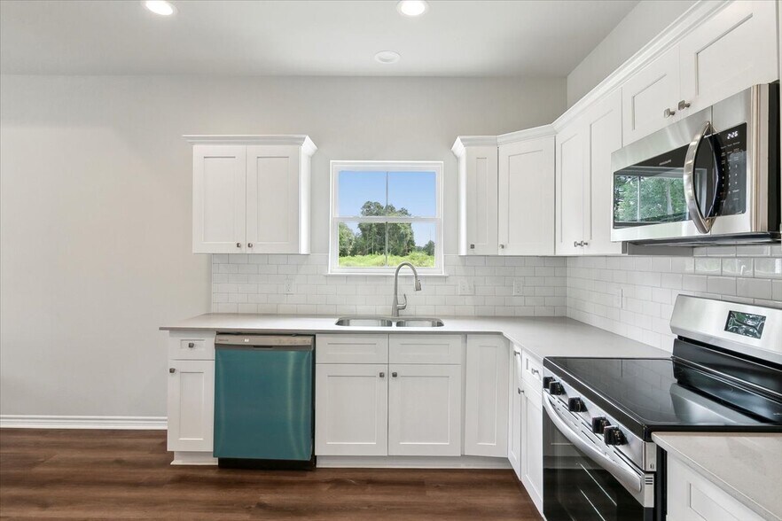 Building Photo - 9896 Golden Ln