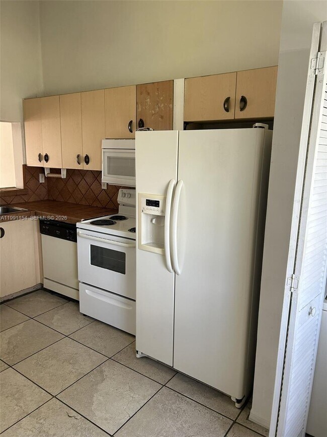 Building Photo - 6425 SW 130th Pl