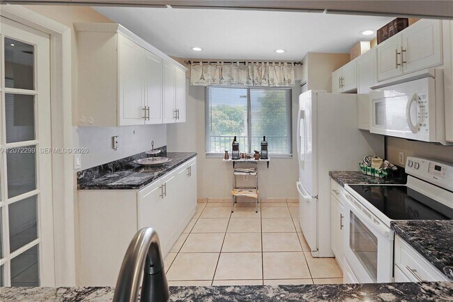 Building Photo - 850 SW 138th Ave