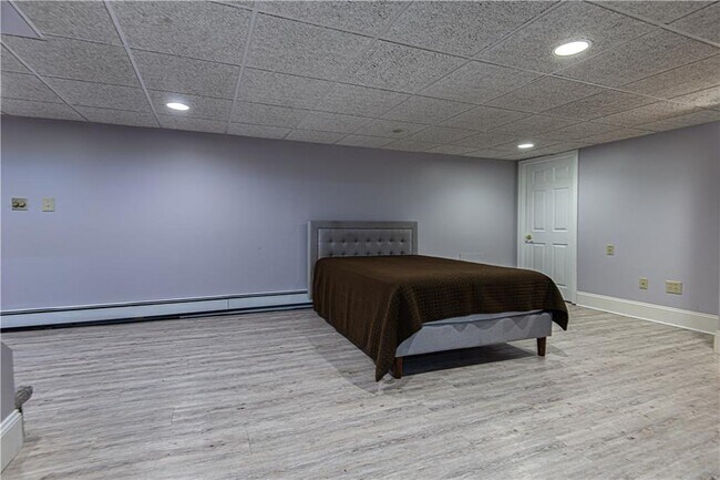 Building Photo - 25 Weeks St