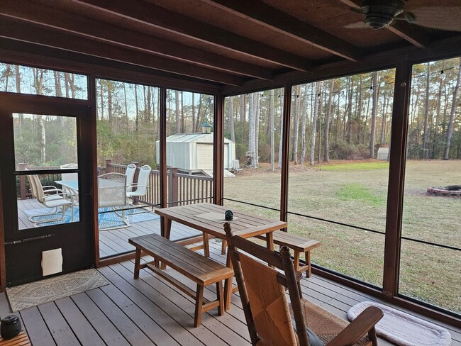 Building Photo - 3 Bedroom 2 Bath unfurnished home located in Sneads Ferry