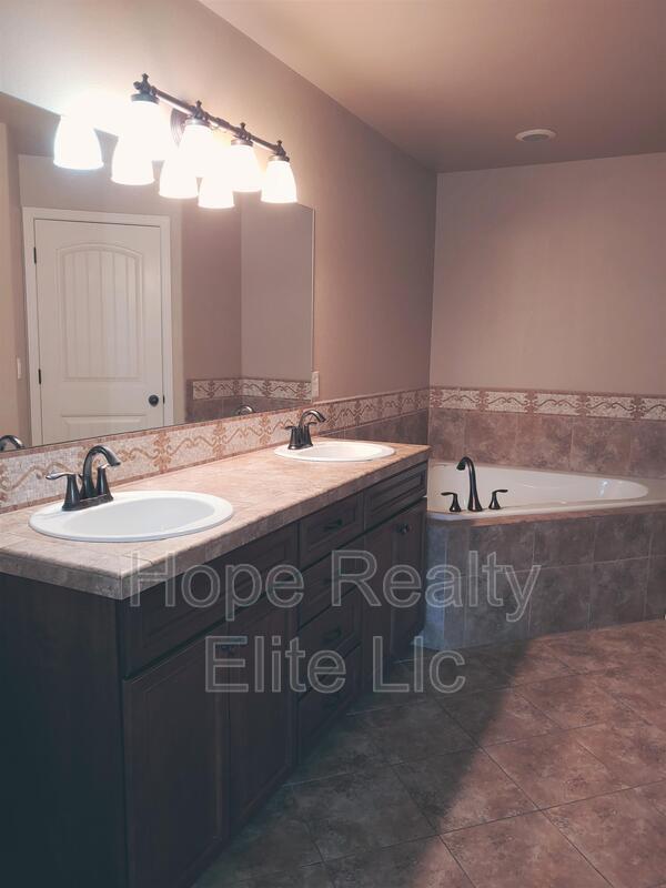 Building Photo - 1555 Promontory Bluff View