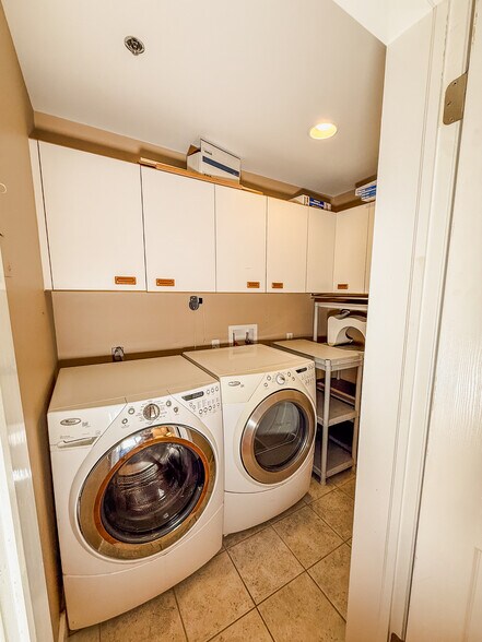 Building Photo - 44 W Broadway