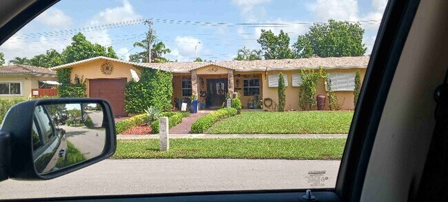 Building Photo - 60 W 60th St