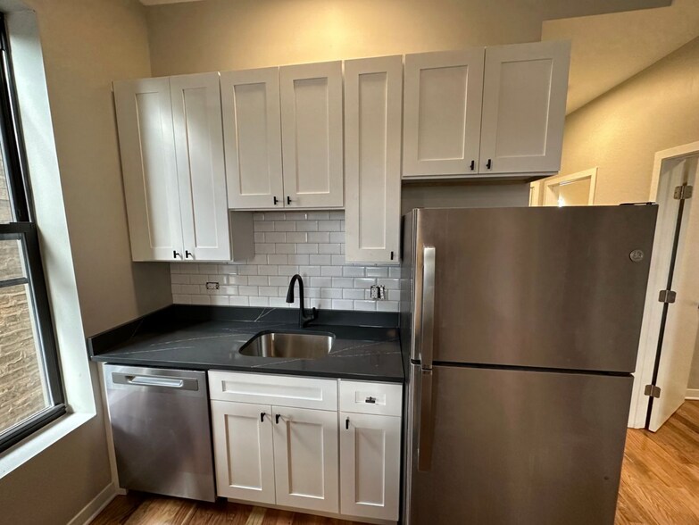 Kitchen - 3513 N Sheffield Ave