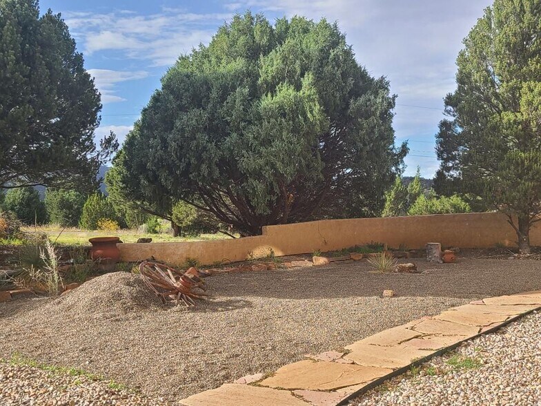 Front courtyard - 6 Vista Bonita Dr