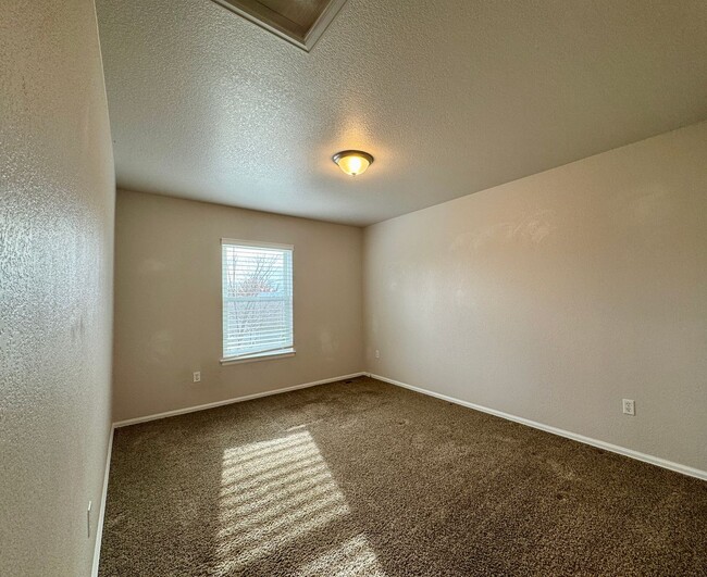 Building Photo - Beautiful & Updated 4 Bedroom / 3.5 Bath Home – Available Now!