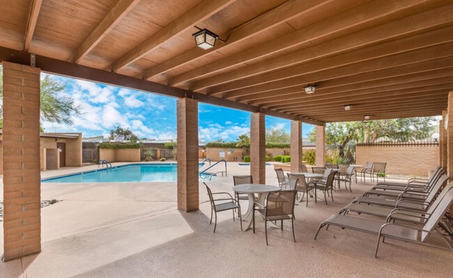 Building Photo - Calle Norlo